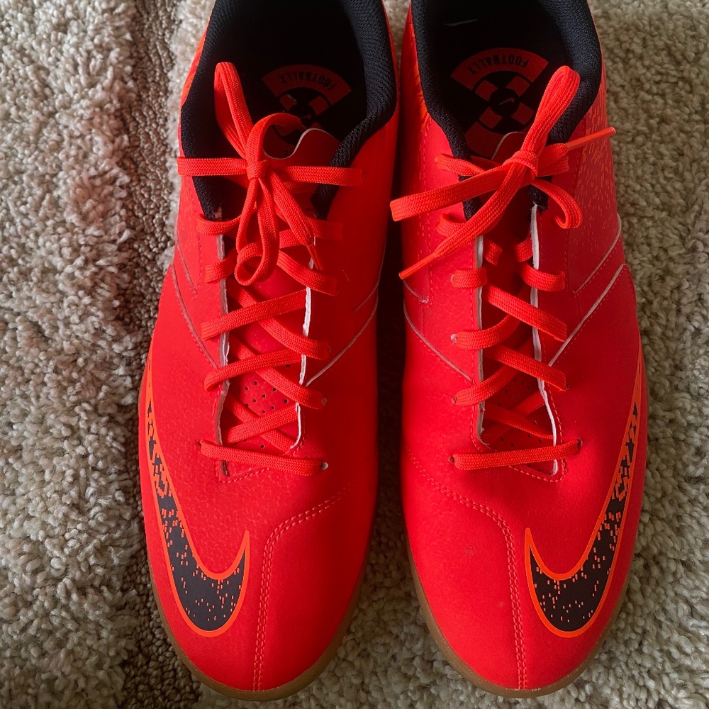 *New* Nike Jr Bombax IC Indoor Soccer Shoes Size M 12